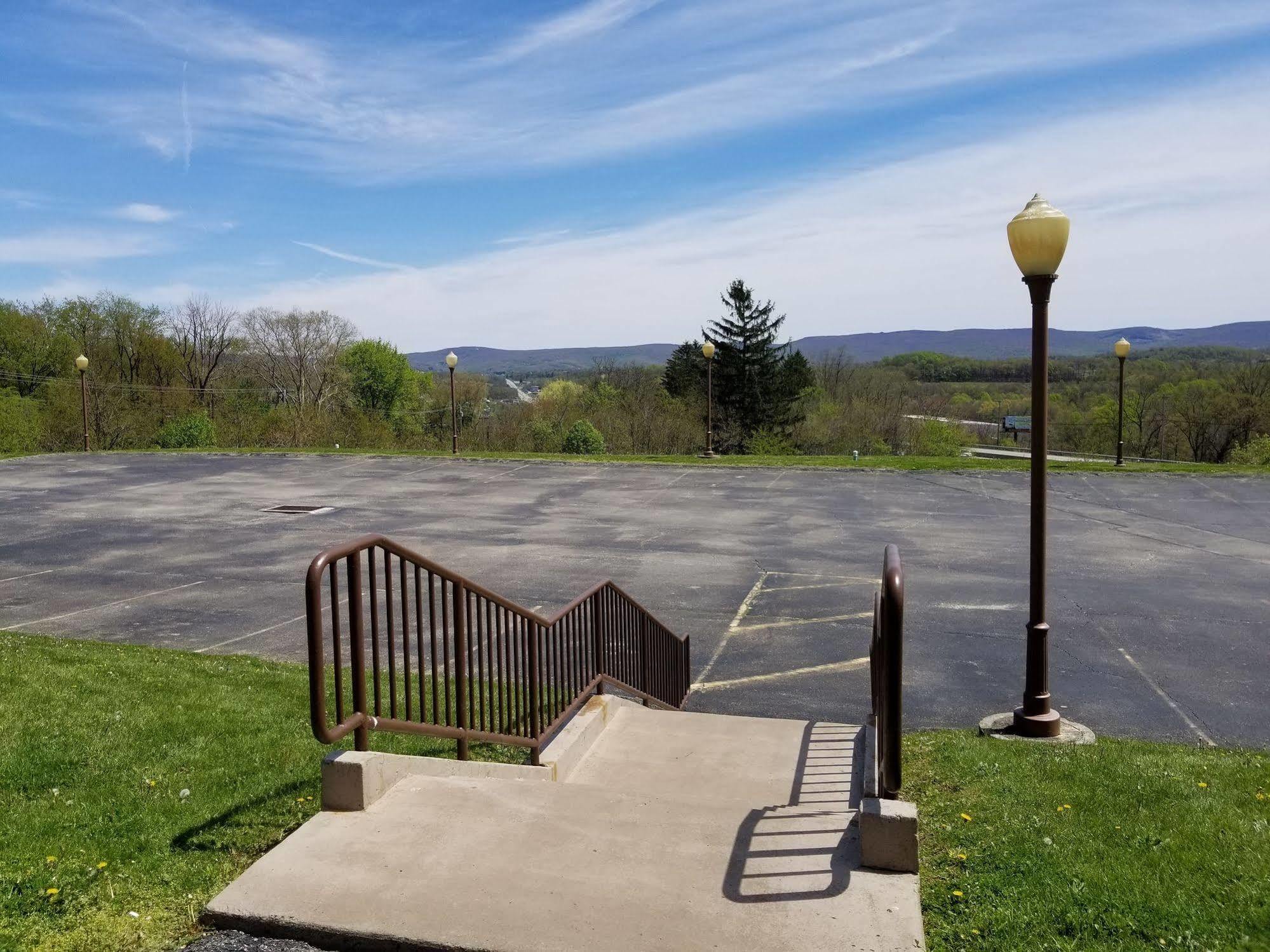 Inn At Mountainview Greensburg Exterior photo